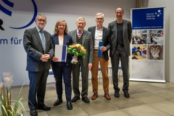 _GEO0151_2025-11-05_Petersenpreis_Gruppenfoto-select-Karina-von-Schuckmann_Sarah-Uphoff