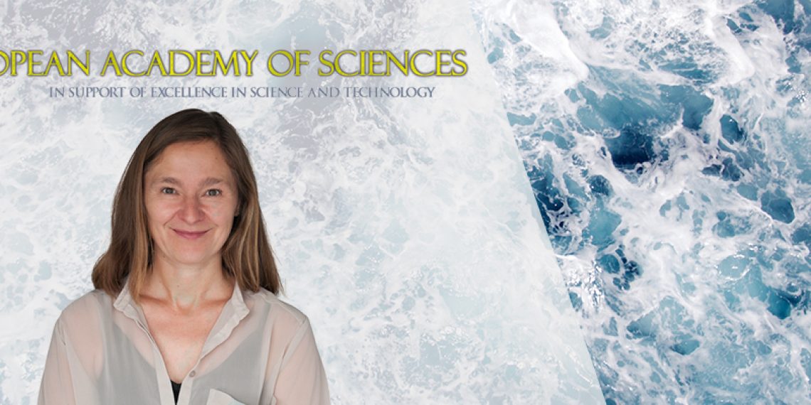 cover-karina-1220x400px-Image-de-mise-en-avant